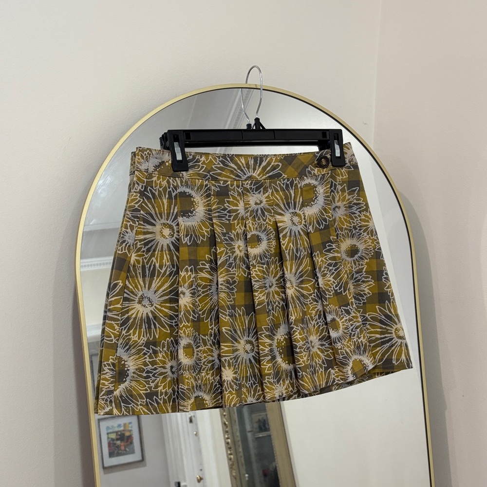 BRAND NEW Urban Outfitters Floral plaid pleated Mini Skirt - Olive and White